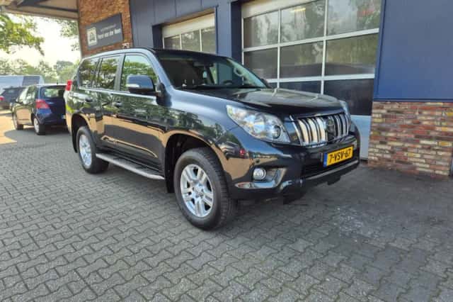 Toyota LANDCRUISER (2012) thumbnail 4