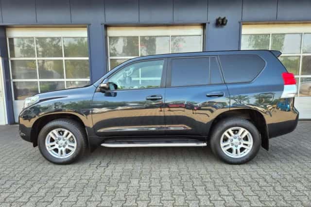 Toyota LANDCRUISER (2012) thumbnail 5