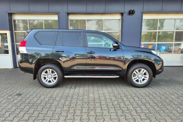 Toyota LANDCRUISER (2012) thumbnail 6