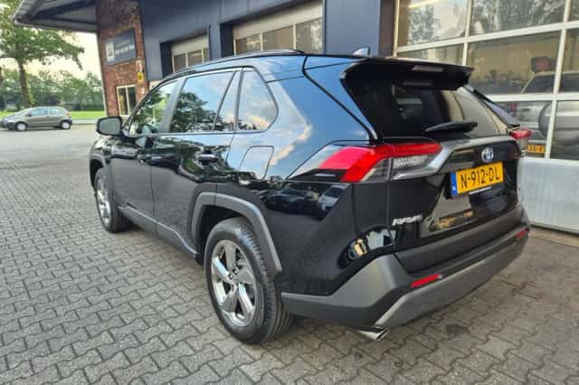 Toyota RAV4 (2021) thumbnail 6
