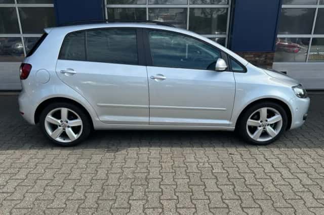 Volkswagen Golf (2011) thumbnail 3
