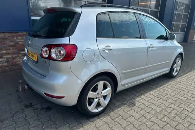Volkswagen Golf (2011) thumbnail 4