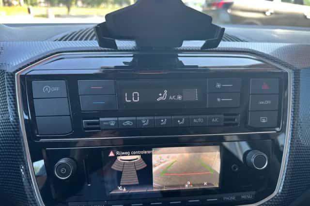 Volkswagen Up (2020) thumbnail 6
