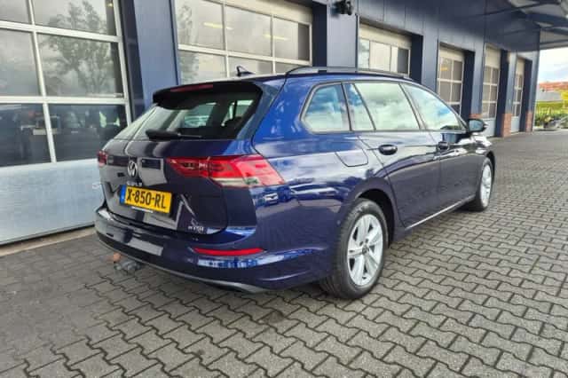Volkswagen Golf (2021) thumbnail 2