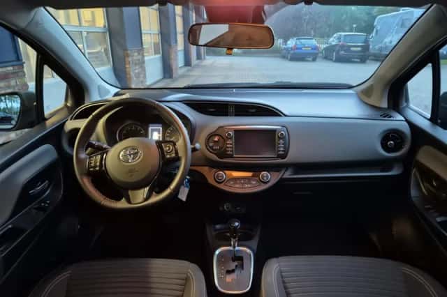 Toyota Yaris (2019) thumbnail 3