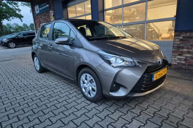 Toyota Yaris (2019) thumbnail 4