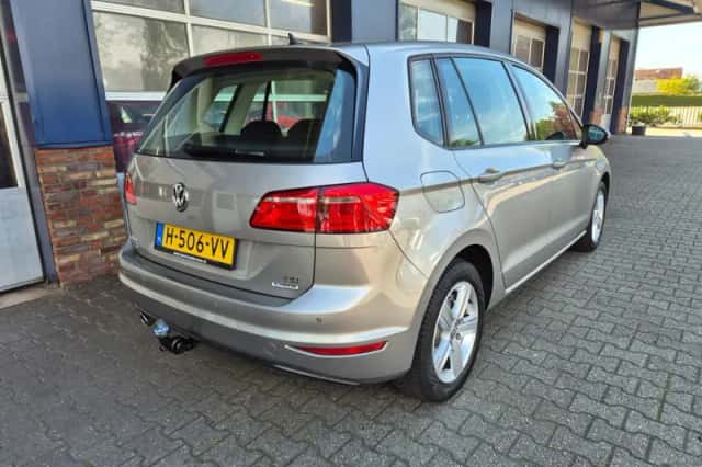 Volkswagen Golf Sportsvan (2015) thumbnail 2