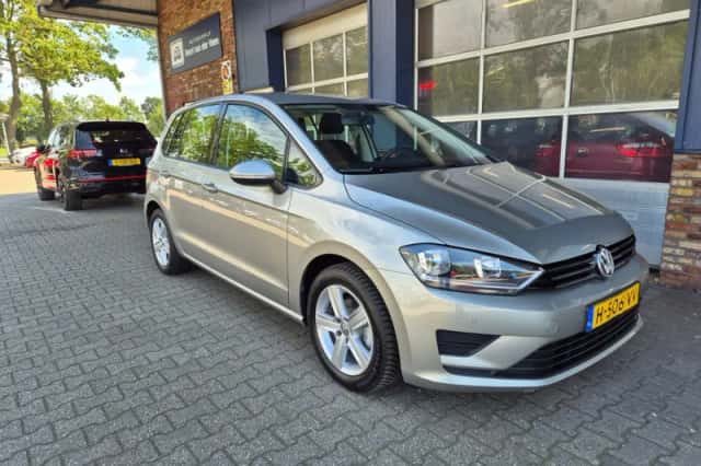Volkswagen Golf Sportsvan (2015) thumbnail 3