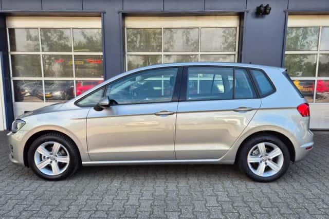 Volkswagen Golf Sportsvan (2015) thumbnail 5
