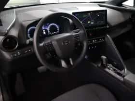 Toyota C-HR (2024) thumbnail 6