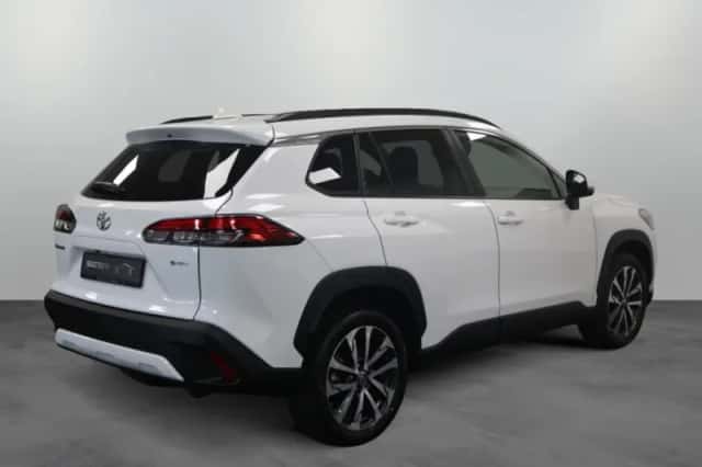 Toyota Corolla (2024) thumbnail 3