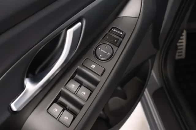 Hyundai i30 (2020) thumbnail 13