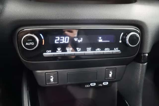 Toyota Yaris (2025) thumbnail 23