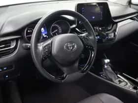Toyota C-HR (2020) thumbnail 5
