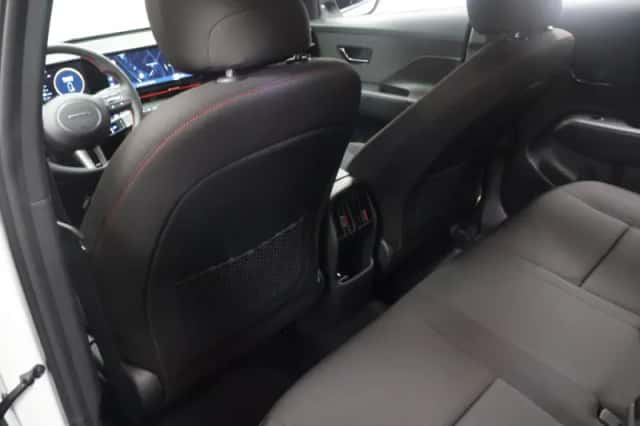 Hyundai Kona (2024) thumbnail 7