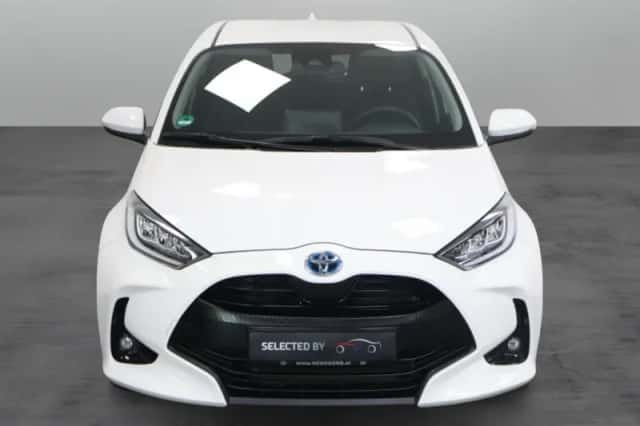 Toyota Yaris (2020) thumbnail 2