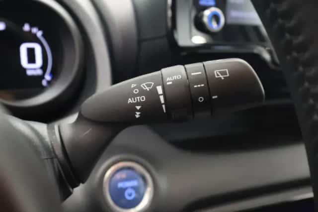 Toyota Yaris (2020) thumbnail 15