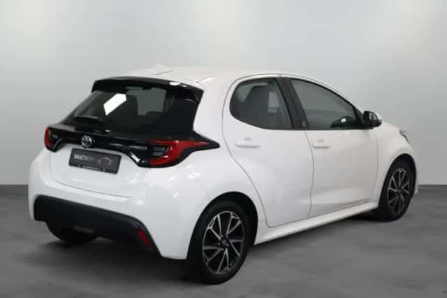 Toyota Yaris (2020) thumbnail 3