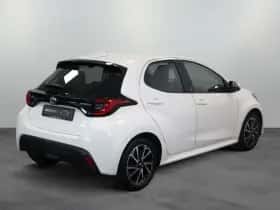 Toyota Yaris (2020) thumbnail 3