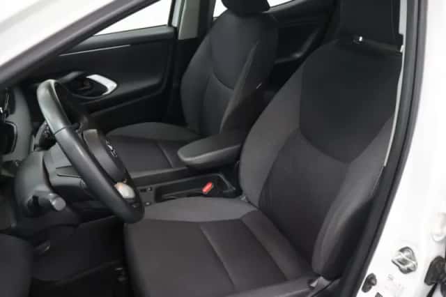 Toyota Yaris (2020) thumbnail 5