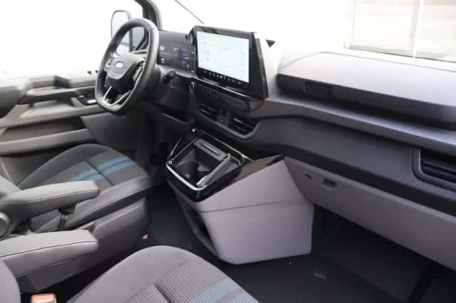 Ford E-Transit Custom (2025) thumbnail 9