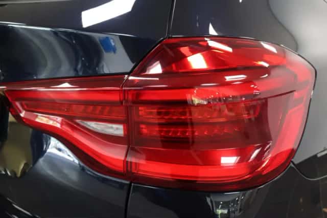 BMW X3 (2017) thumbnail 23