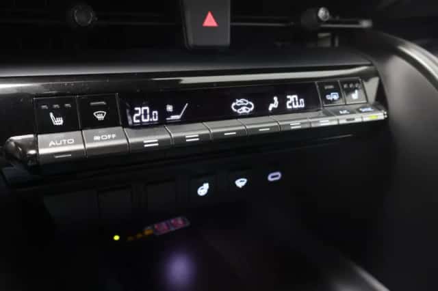Toyota C-HR (2024) thumbnail 17