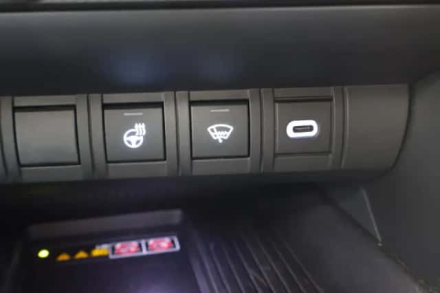 Toyota C-HR (2024) thumbnail 18
