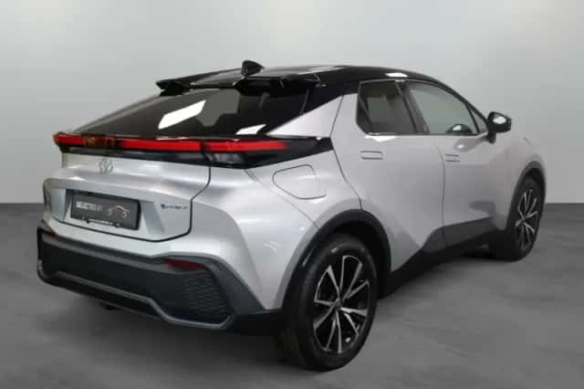 Toyota C-HR (2024) thumbnail 3