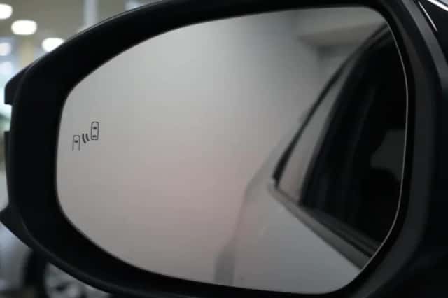 Toyota C-HR (2024) thumbnail 22