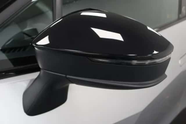 Toyota C-HR (2024) thumbnail 26