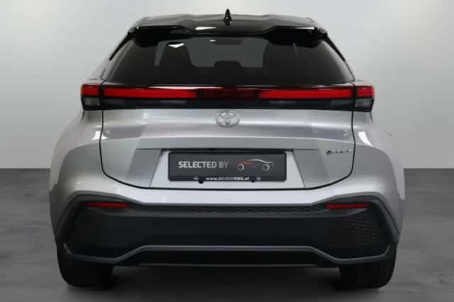 Toyota C-HR (2024) thumbnail 4