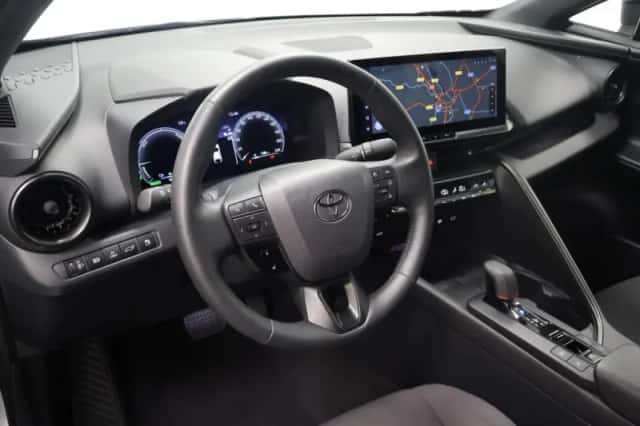 Toyota C-HR (2024) thumbnail 8