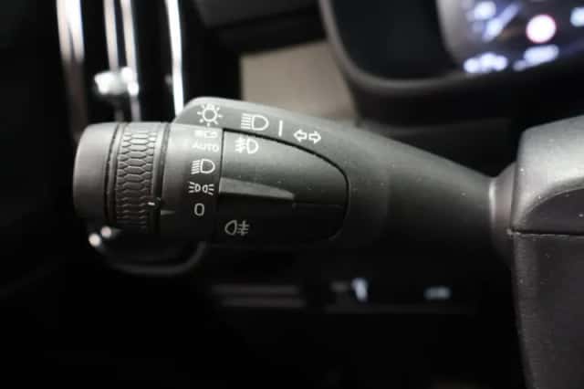 Volvo XC40 (2022) thumbnail 11