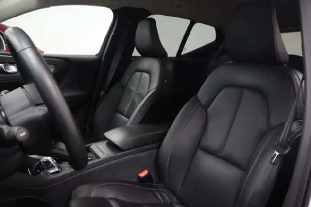 Volvo XC40 (2022) thumbnail 5