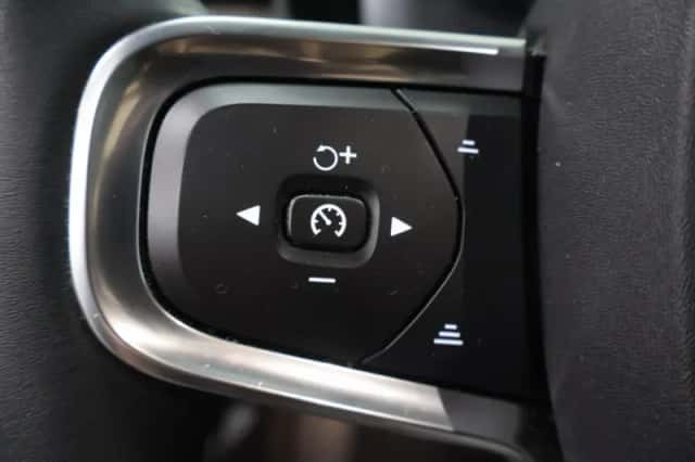 Volvo XC40 (2022) thumbnail 9