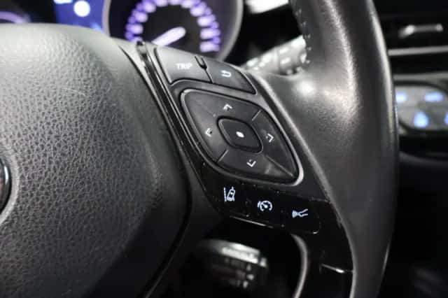 Toyota C-HR (2020) thumbnail 6