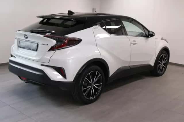 Toyota C-HR (2018) thumbnail 3
