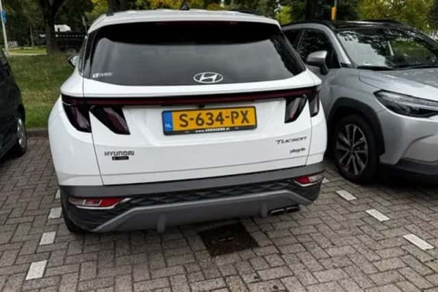 Hyundai Tucson (2022) thumbnail 2