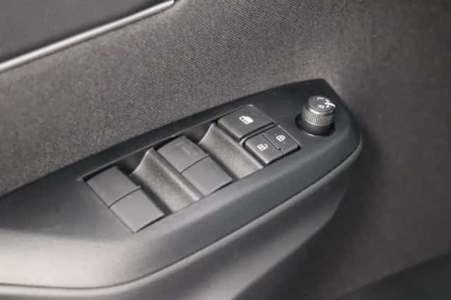 Toyota Yaris Cross (2024) thumbnail 9