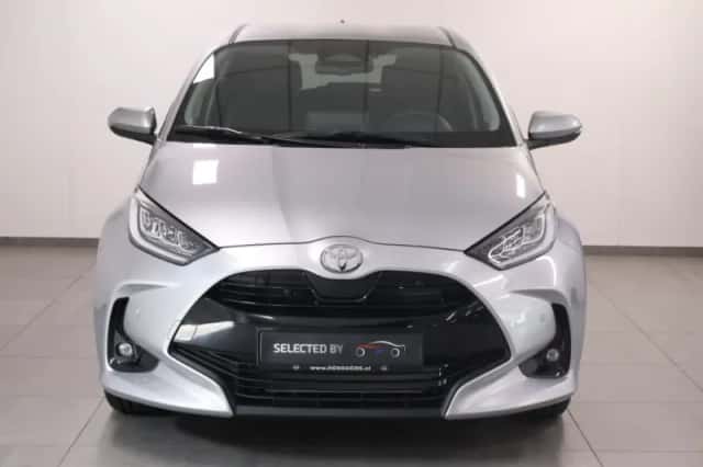 Toyota Yaris (2025) thumbnail 2