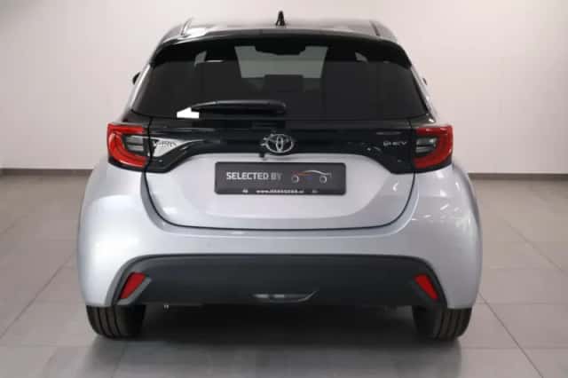 Toyota Yaris (2025) thumbnail 4