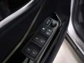 Toyota C-HR (2020) thumbnail 13