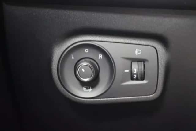 MG ZS (2025) thumbnail 12
