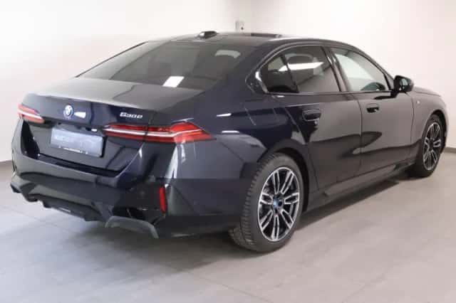 BMW 5-Serie (2023) thumbnail 3