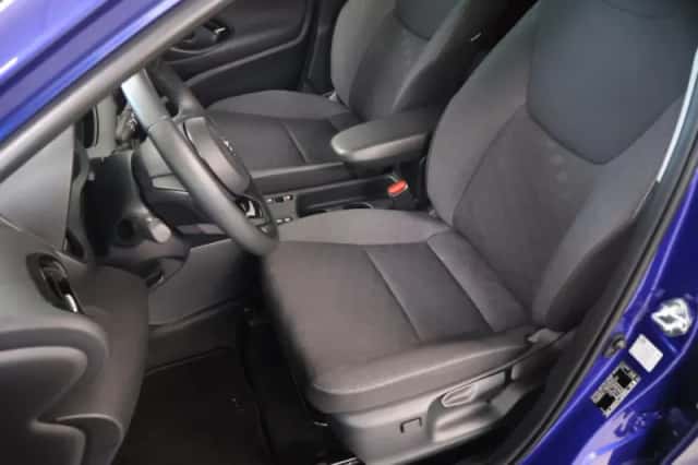 Toyota Yaris (2025) thumbnail 9