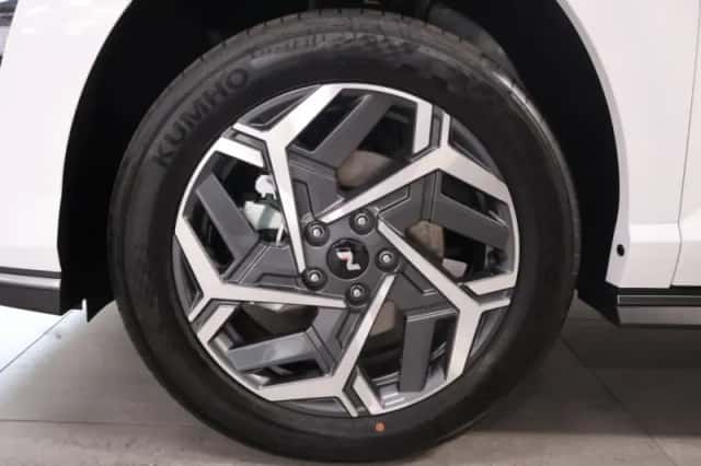 Hyundai Kona (2024) thumbnail 5