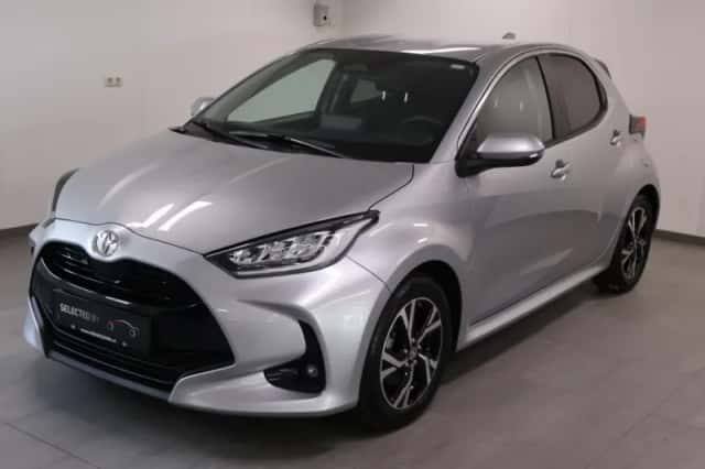 Toyota Yaris (2025) thumbnail 1