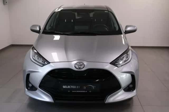 Toyota Yaris (2025) thumbnail 2