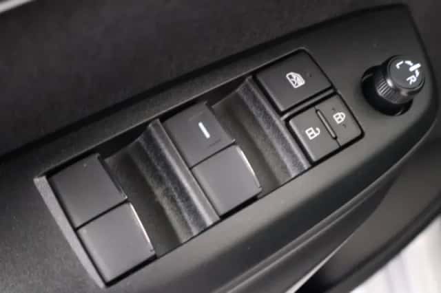 Toyota Yaris (2025) thumbnail 21